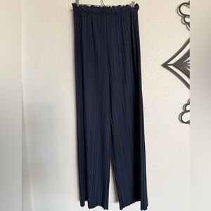 MADE BY JOHNNY Navy Flowy Pleated Pants - S/M